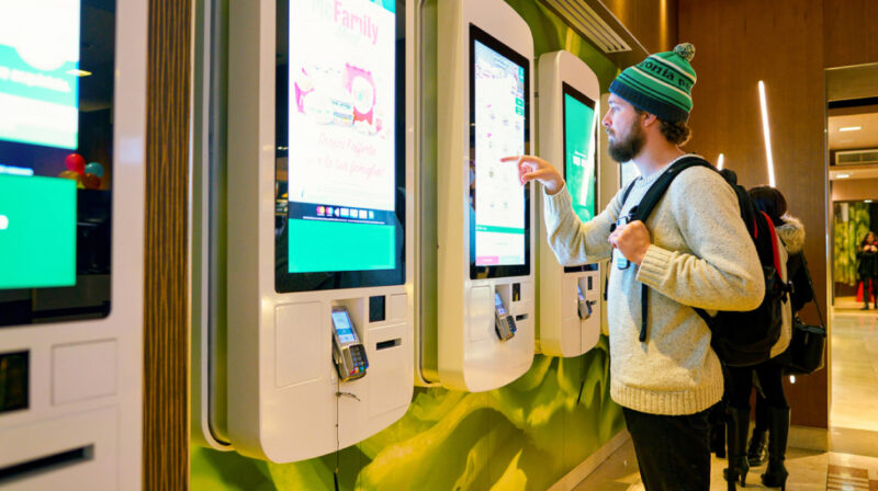 11 Ways to Digitize the In-Store Shopping Experience